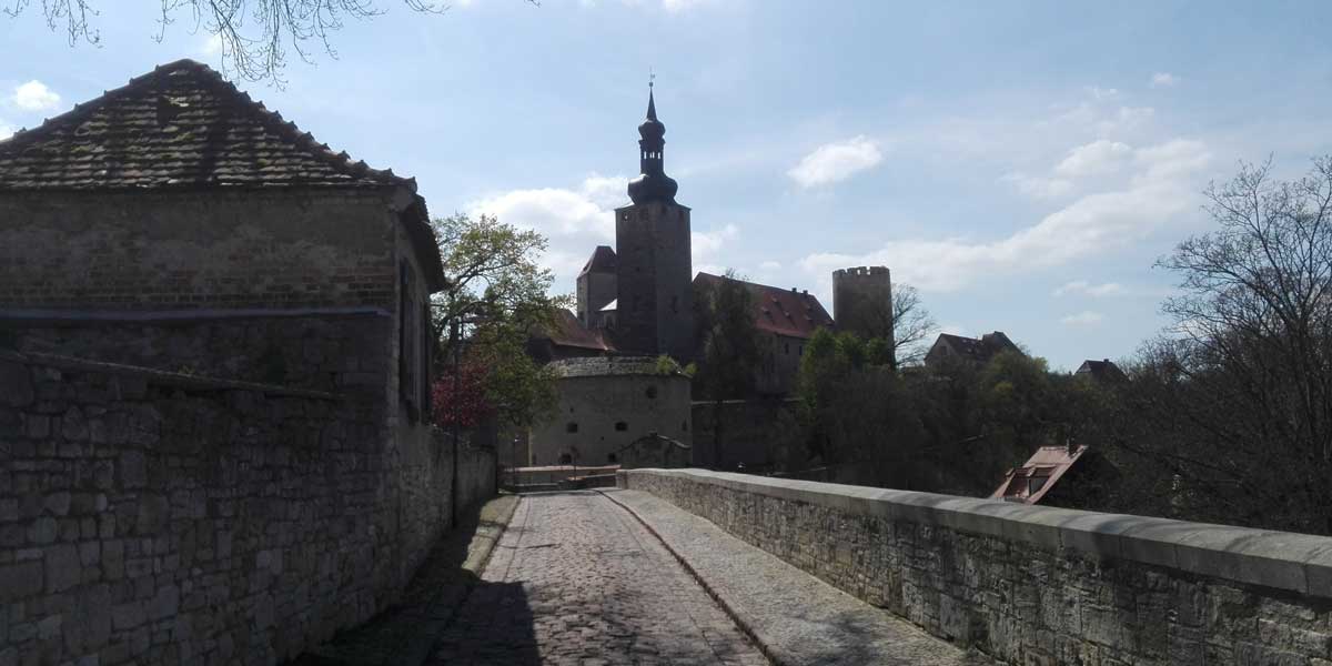 romantische Wege führen aus der Altstadt zur Burg Querfurt